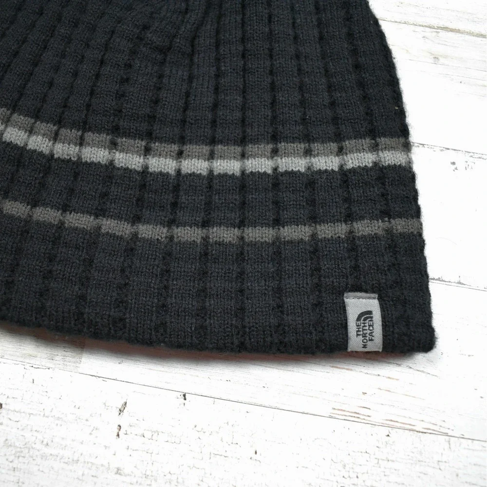 The North Face Skull Cap Beanie Mens Black Gray Striped Ribbed Knit Gorpcore Y2K